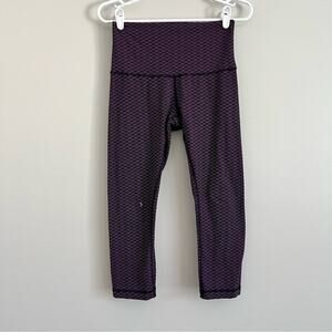 Lululemon Women’s Black Purple Wunder Under Cropped Leggings Size 8